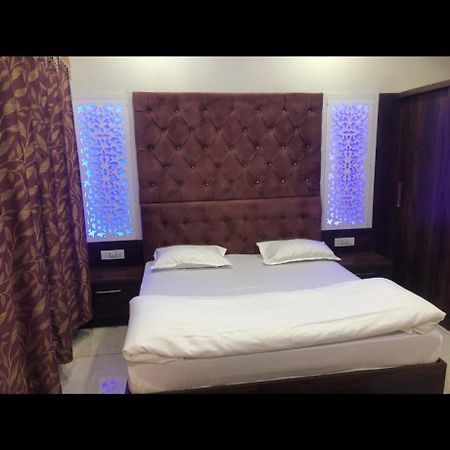 F L O R Hotel Solan Exterior photo